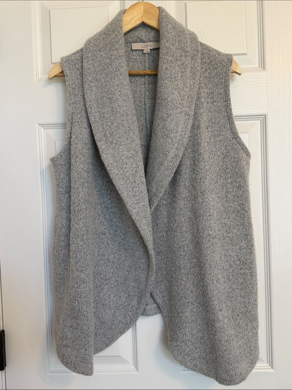 LOFT Light Grey Sleeveless Shawl Collar Knit Fall and Winter Vest